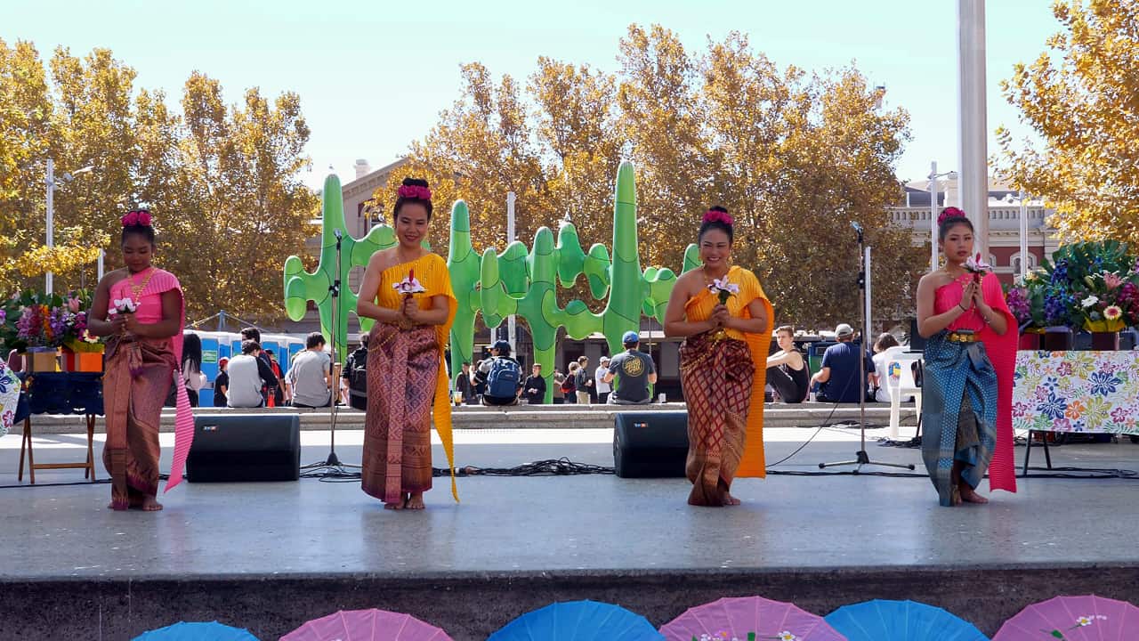 Traditional Thai dance Ram Chern Phra Khwan Songkran Perth Australia